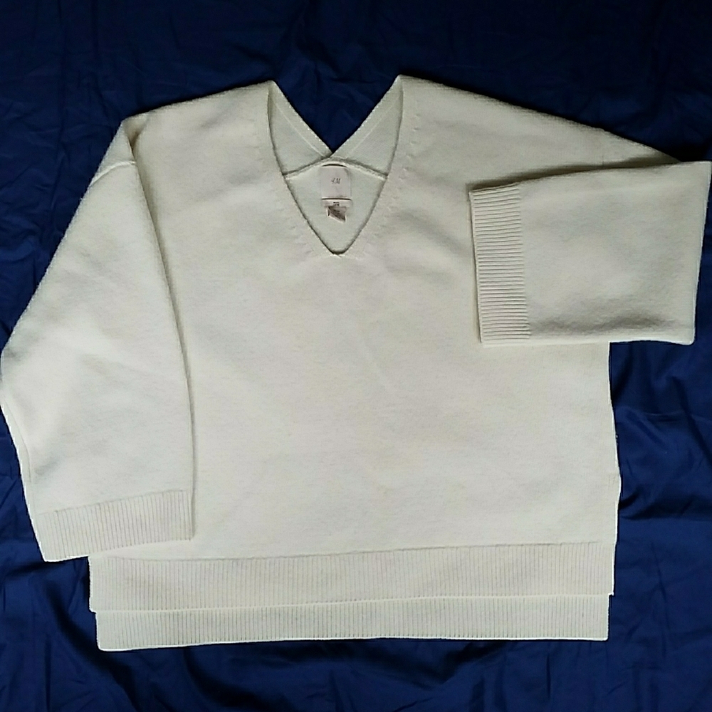 H&M WOOL Elevated Very Oversized XS Cozy Cream V-Neck Women's Sweater